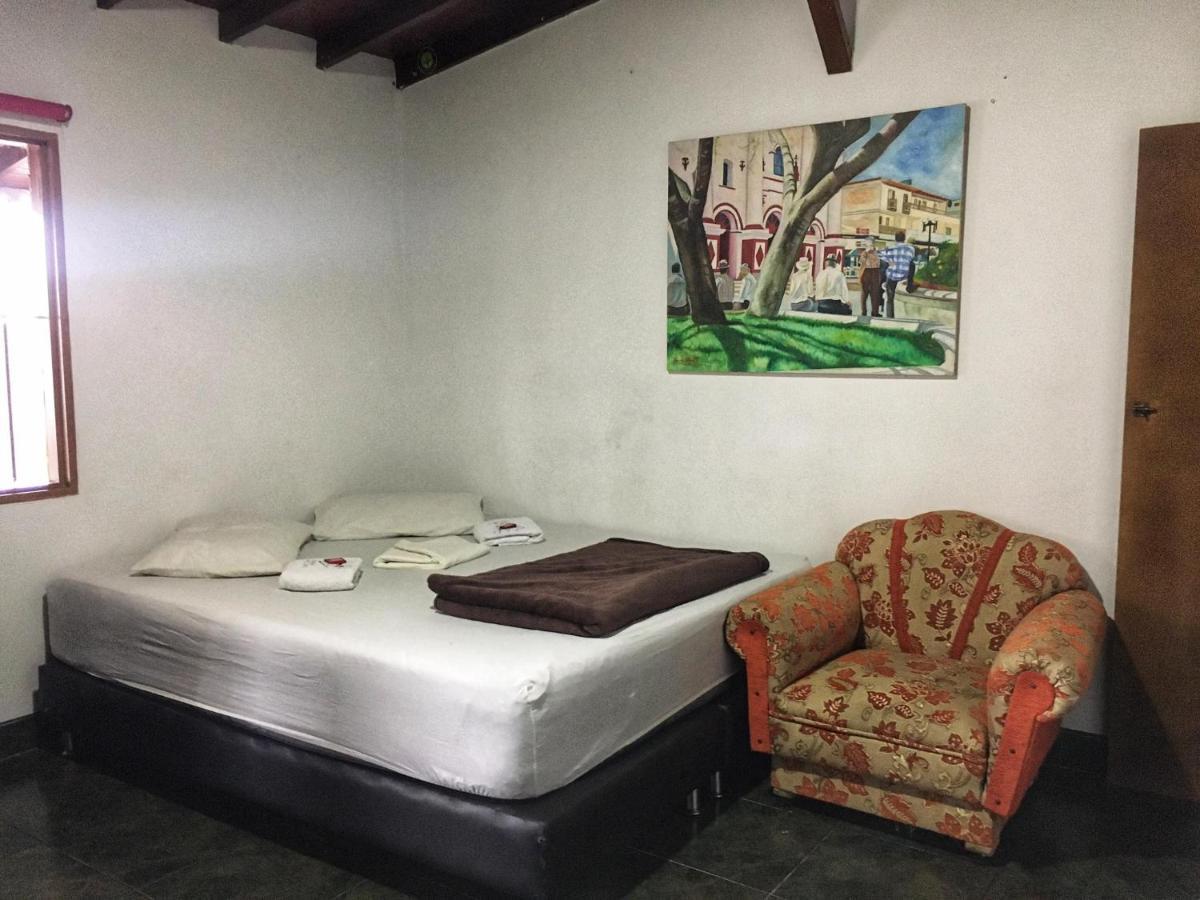 La Casona Hostel Гуатапе Экстерьер фото