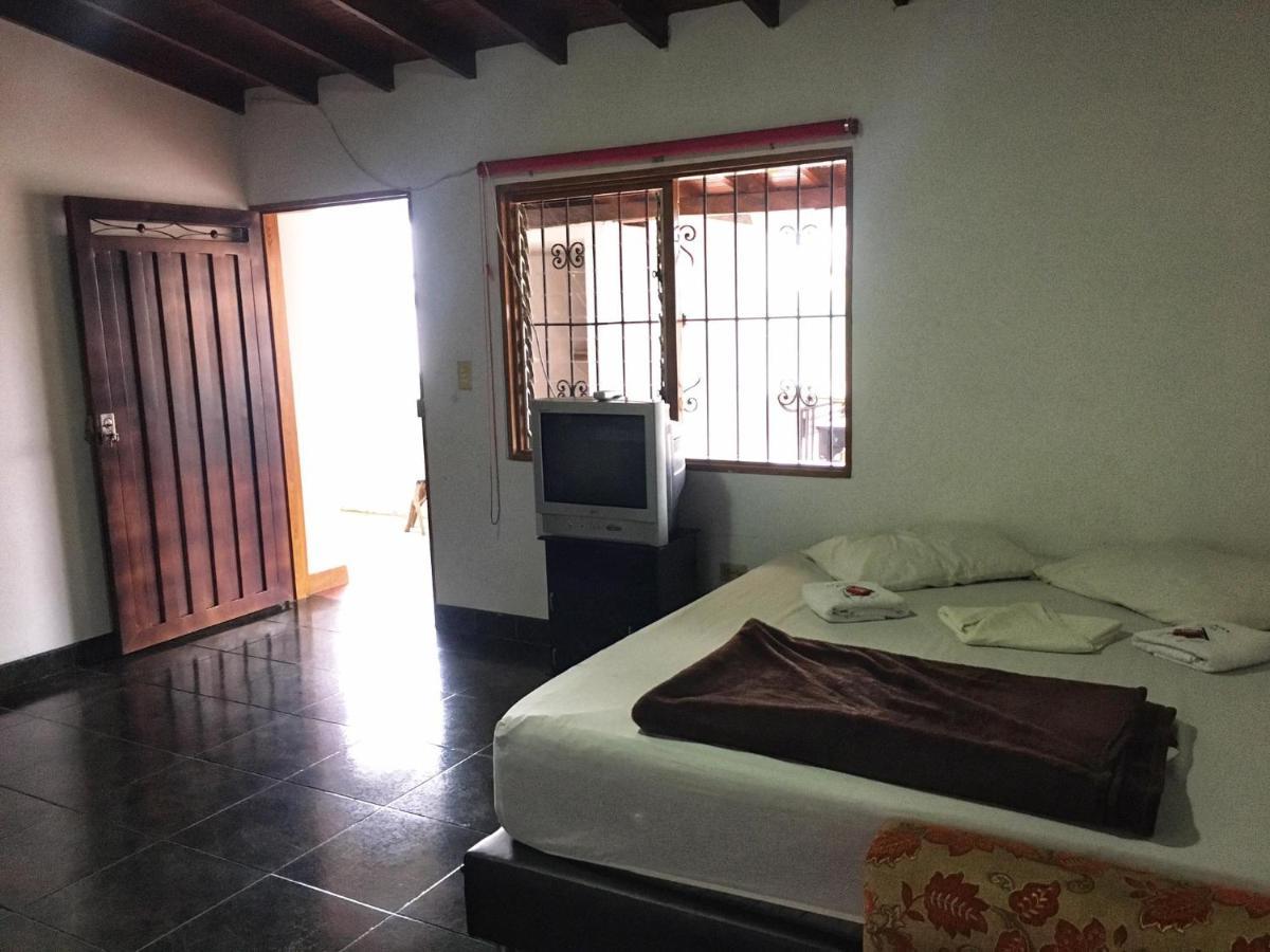 La Casona Hostel Гуатапе Экстерьер фото