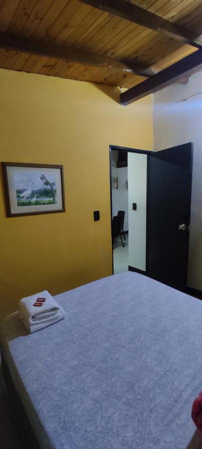 La Casona Hostel Гуатапе Экстерьер фото